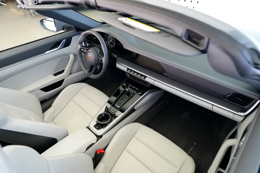 911 CARRERA 4 GTS | SERVICE AUG 2026 | BOSE AUDIO | SPORT EXHAUST | BLUE ROOF - Image 14
