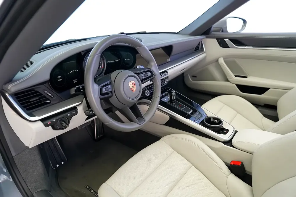 911 CARRERA 4 GTS | SERVICE AUG 2026 | BOSE AUDIO | SPORT EXHAUST | BLUE ROOF - Image 9