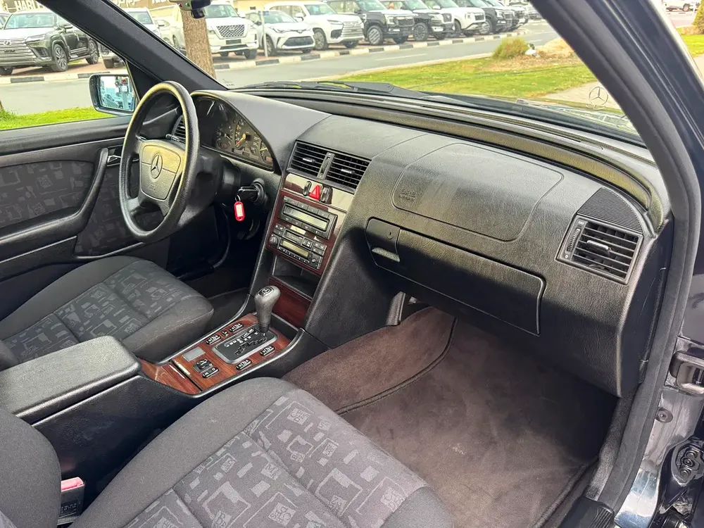 Mercedes Benz C200 1997 45000km only - 4 Auction Grade - Original Paint - Japan Import Clean Title - Image 10