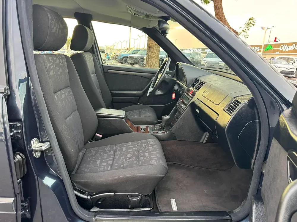 Mercedes Benz C200 1997 45000km only - 4 Auction Grade - Original Paint - Japan Import Clean Title - Image 12