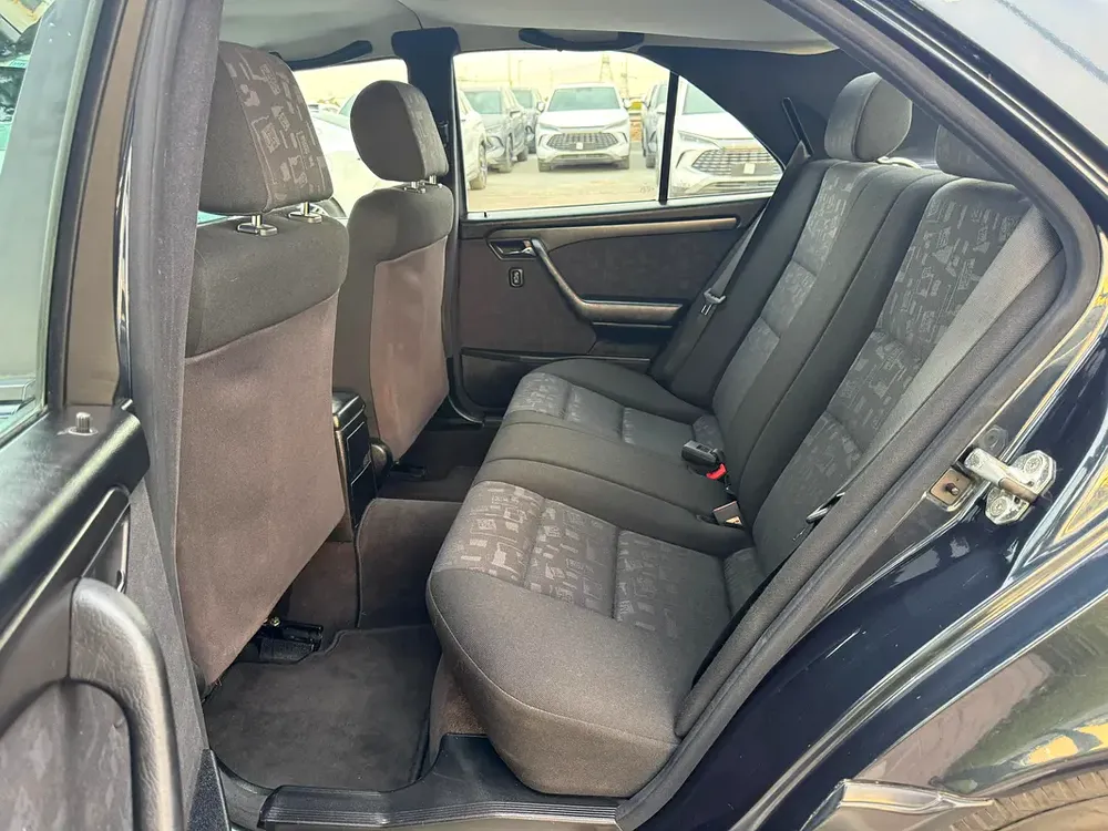 Mercedes Benz C200 1997 45000km only - 4 Auction Grade - Original Paint - Japan Import Clean Title - Image 13