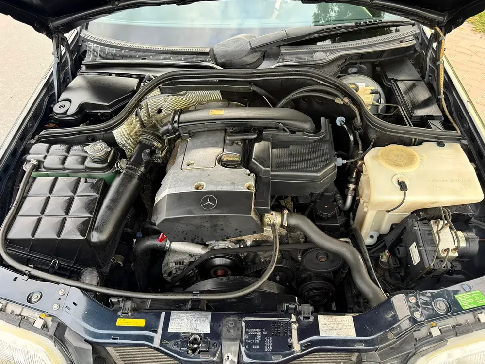 Mercedes Benz C200 1997 45000km only - 4 Auction Grade - Original Paint - Japan Import Clean Title - Image 16