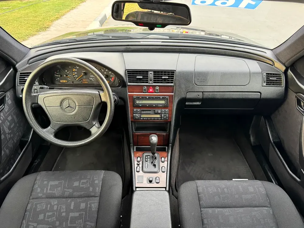 Mercedes Benz C200 1997 45000km only - 4 Auction Grade - Original Paint - Japan Import Clean Title - Image 9