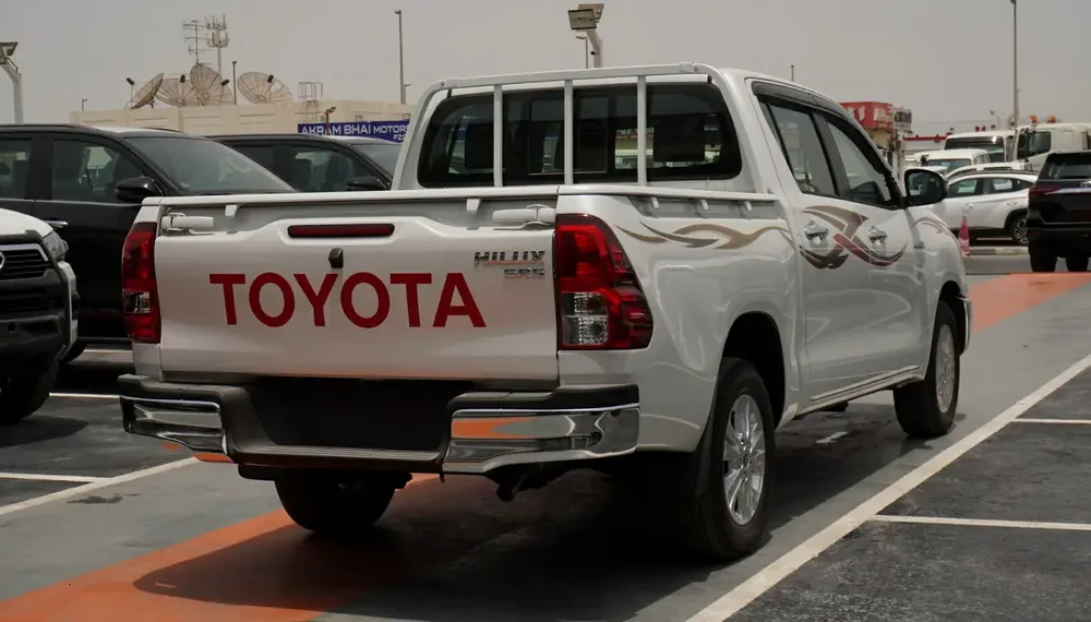 2025 Toyota Hilux 4X2 2.7L Automatic Full GCC - Export - Image 8