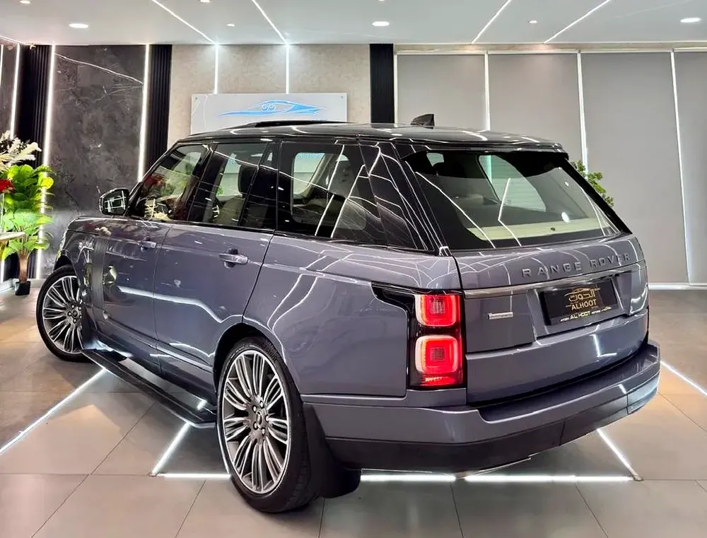 AUTOBIOGRAPHY RANGE ROVER VOGUE || GCC II FULLY LOADED I| PANORAMIC I| SCREENS || ACCIDENTS FREE - Image 10