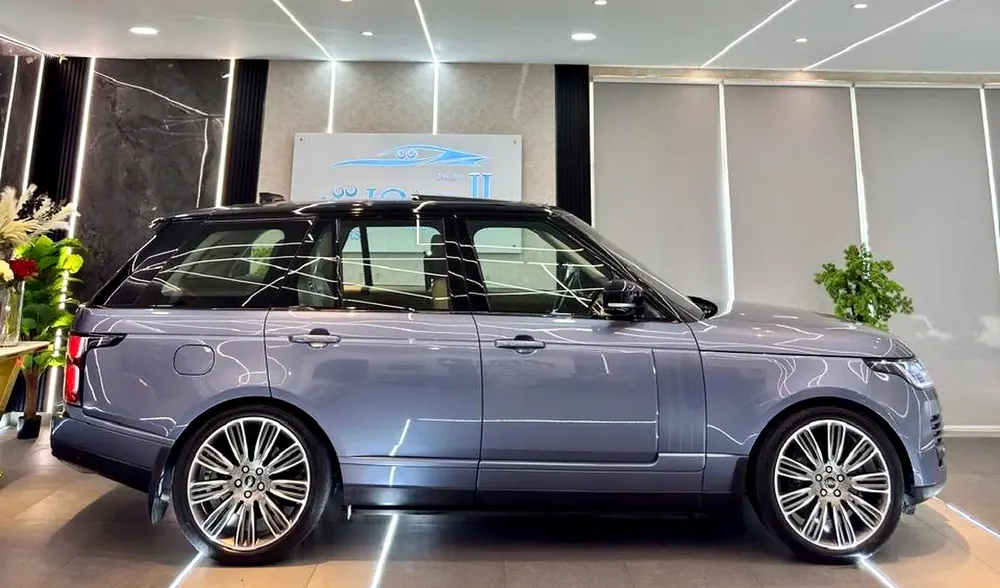 AUTOBIOGRAPHY RANGE ROVER VOGUE || GCC II FULLY LOADED I| PANORAMIC I| SCREENS || ACCIDENTS FREE - Image 11