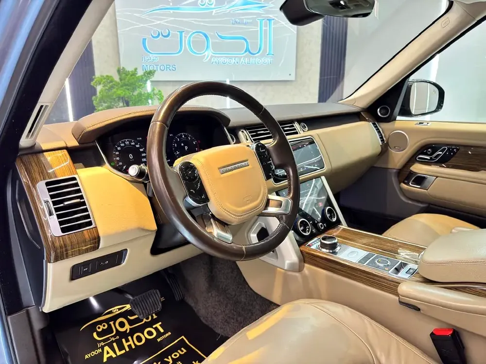 AUTOBIOGRAPHY RANGE ROVER VOGUE || GCC II FULLY LOADED I| PANORAMIC I| SCREENS || ACCIDENTS FREE - Image 15