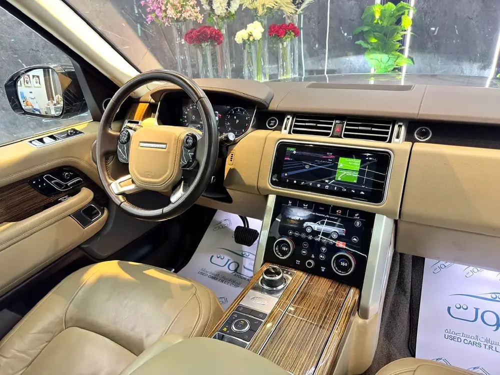 AUTOBIOGRAPHY RANGE ROVER VOGUE || GCC II FULLY LOADED I| PANORAMIC I| SCREENS || ACCIDENTS FREE - Image 16
