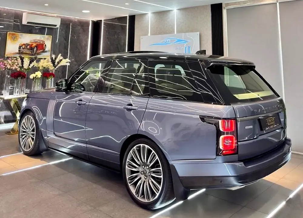 AUTOBIOGRAPHY RANGE ROVER VOGUE || GCC II FULLY LOADED I| PANORAMIC I| SCREENS || ACCIDENTS FREE - Image 4