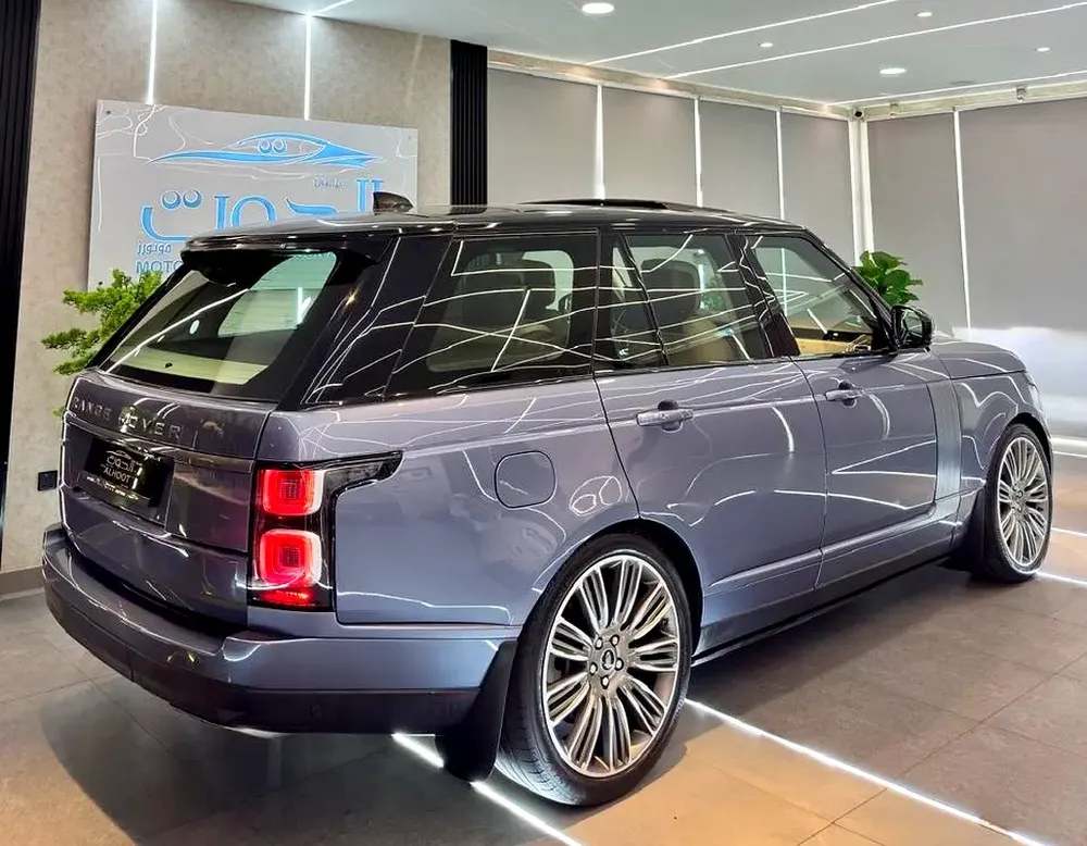 AUTOBIOGRAPHY RANGE ROVER VOGUE || GCC II FULLY LOADED I| PANORAMIC I| SCREENS || ACCIDENTS FREE - Image 8