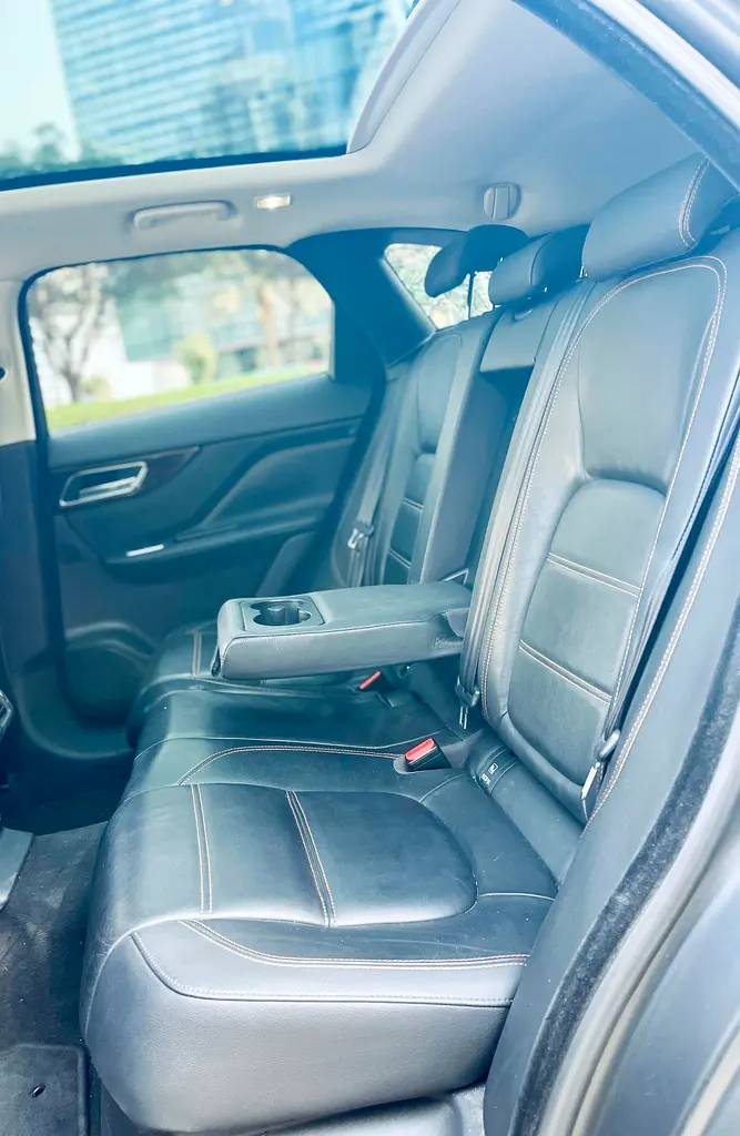 201 JAGUAR F-PACE GCC SPECS SINGLE OWNER WELL MAINTAINED IN EXCELLENT CONDITION - Image 11