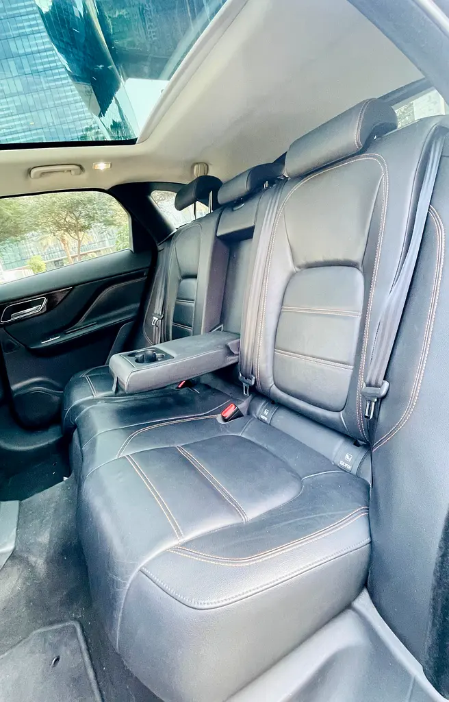 201 JAGUAR F-PACE GCC SPECS SINGLE OWNER WELL MAINTAINED IN EXCELLENT CONDITION - Image 12