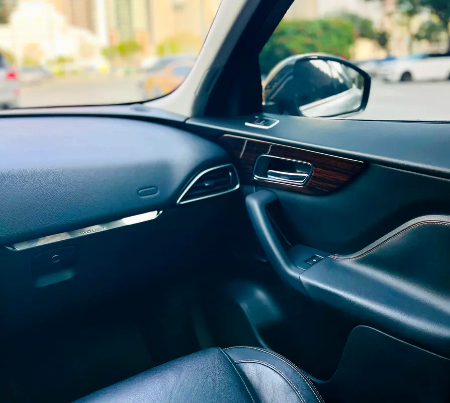 201 JAGUAR F-PACE GCC SPECS SINGLE OWNER WELL MAINTAINED IN EXCELLENT CONDITION - Image 16