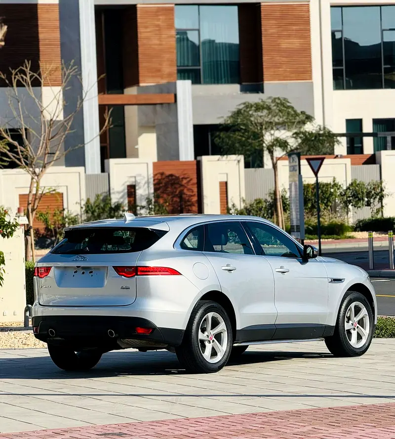 201 JAGUAR F-PACE GCC SPECS SINGLE OWNER WELL MAINTAINED IN EXCELLENT CONDITION - Image 4