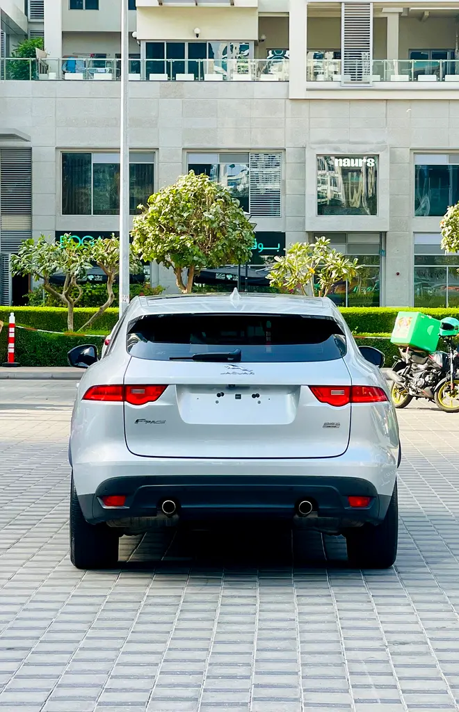 201 JAGUAR F-PACE GCC SPECS SINGLE OWNER WELL MAINTAINED IN EXCELLENT CONDITION - Image 5