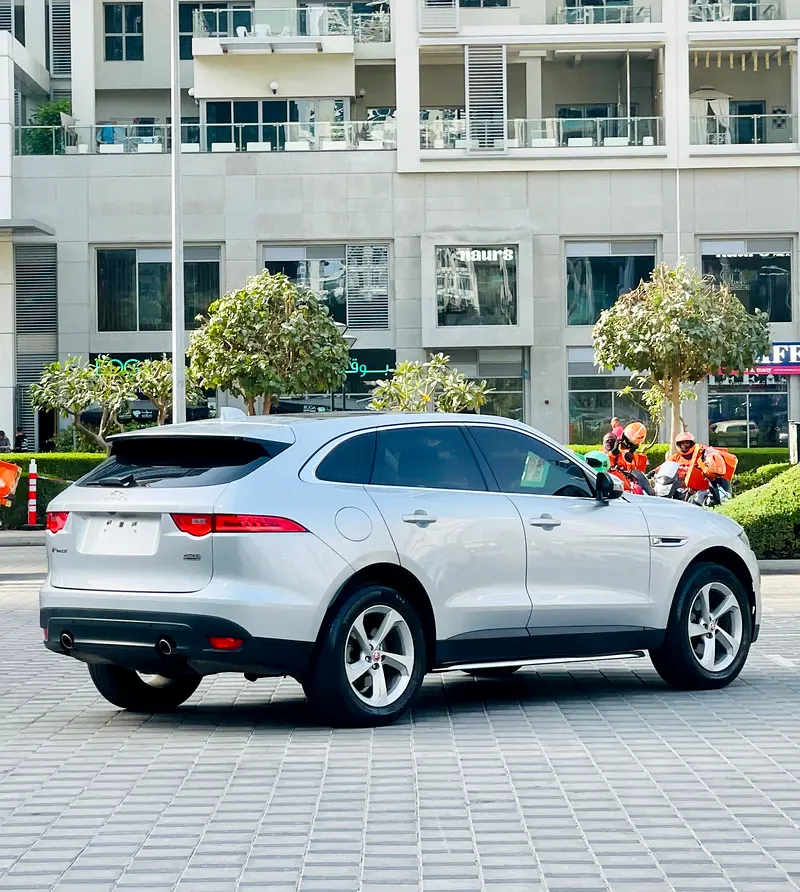 201 JAGUAR F-PACE GCC SPECS SINGLE OWNER WELL MAINTAINED IN EXCELLENT CONDITION - Image 6