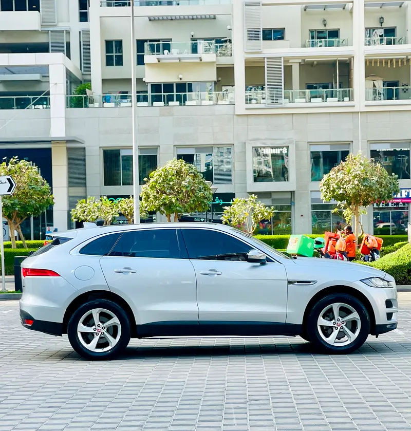 201 JAGUAR F-PACE GCC SPECS SINGLE OWNER WELL MAINTAINED IN EXCELLENT CONDITION - Image 7