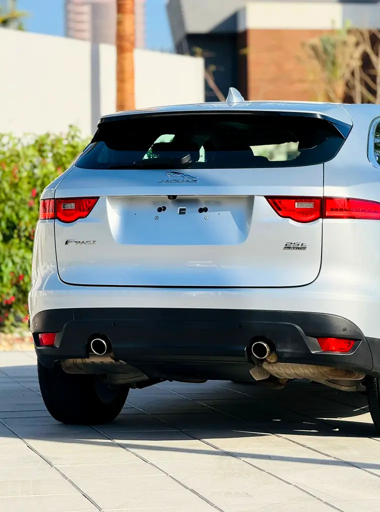 201 JAGUAR F-PACE GCC SPECS SINGLE OWNER WELL MAINTAINED IN EXCELLENT CONDITION - Image 8