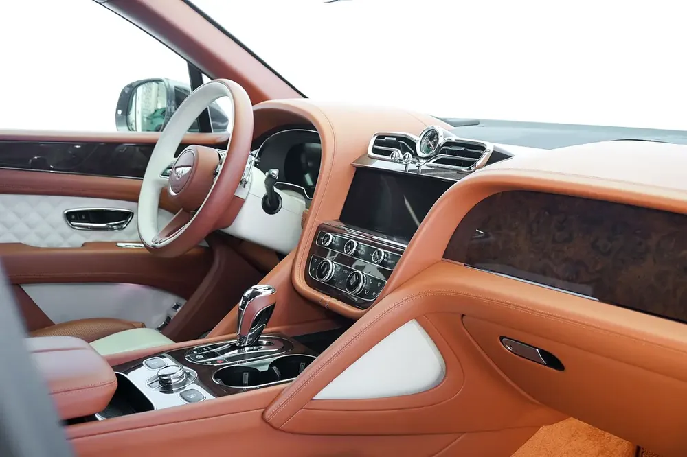 BENTAYGA V8 | TWO TONE INTERIOR | WARRANTY AVAILABLE - Image 11
