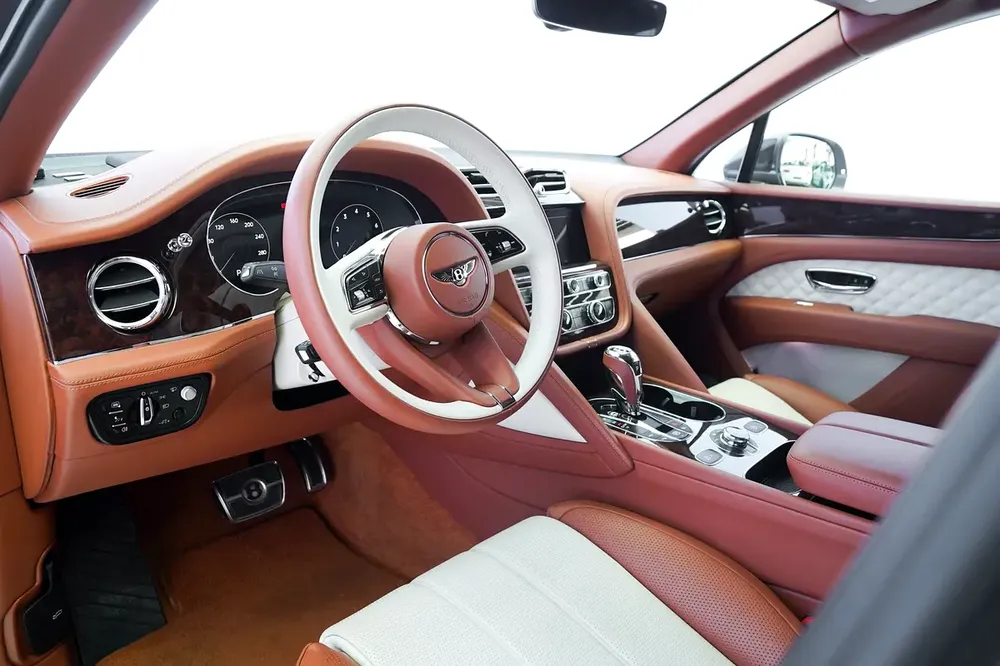 BENTAYGA V8 | TWO TONE INTERIOR | WARRANTY AVAILABLE - Image 5