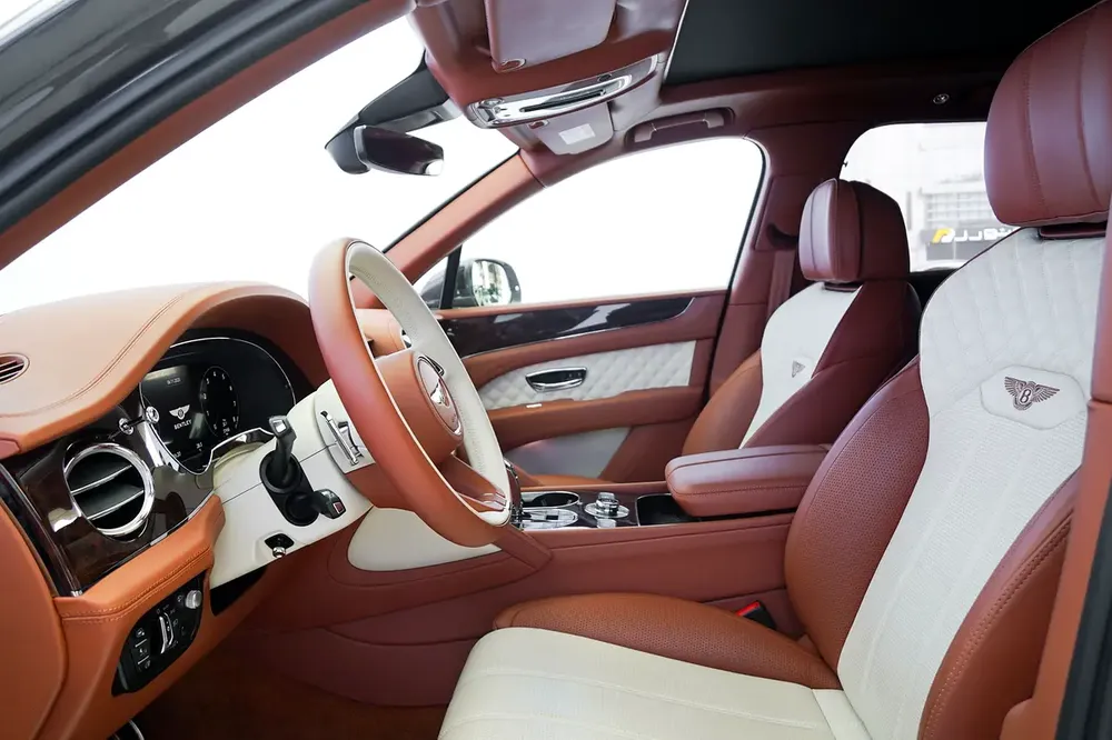 BENTAYGA V8 | TWO TONE INTERIOR | WARRANTY AVAILABLE - Image 6
