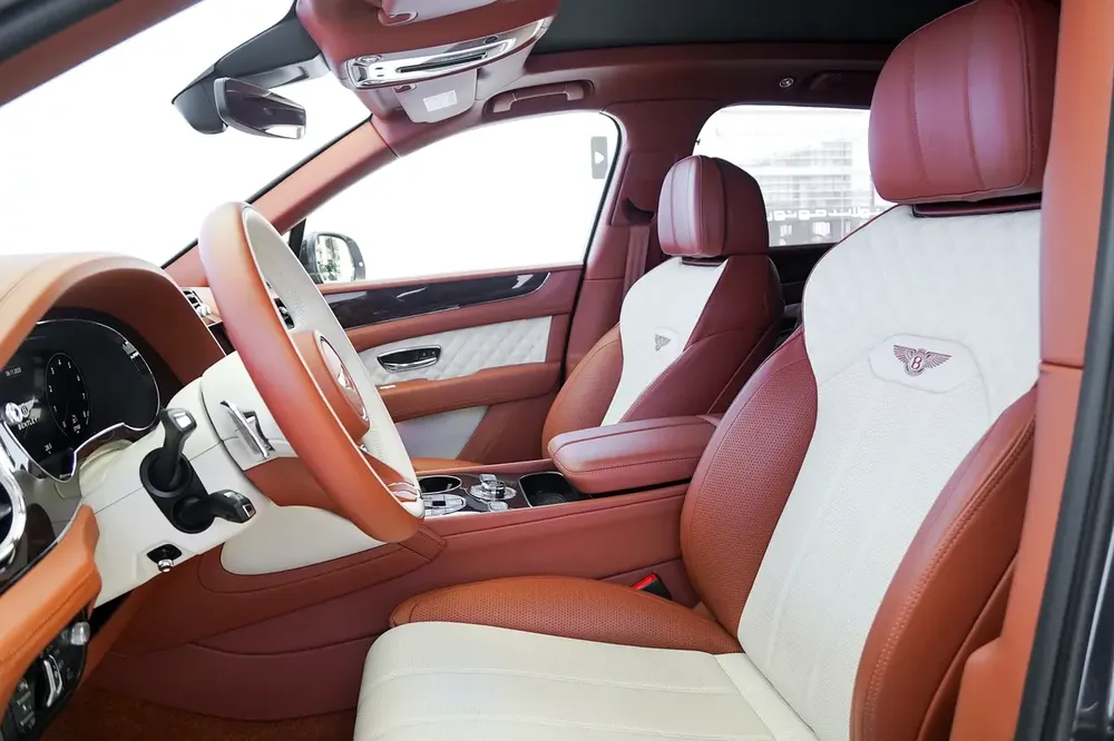 BENTAYGA V8 | TWO TONE INTERIOR | WARRANTY AVAILABLE - Image 7
