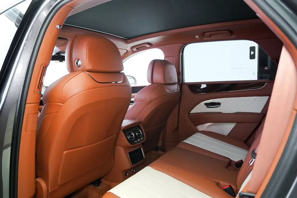BENTAYGA V8 | TWO TONE INTERIOR | WARRANTY AVAILABLE - Image 8