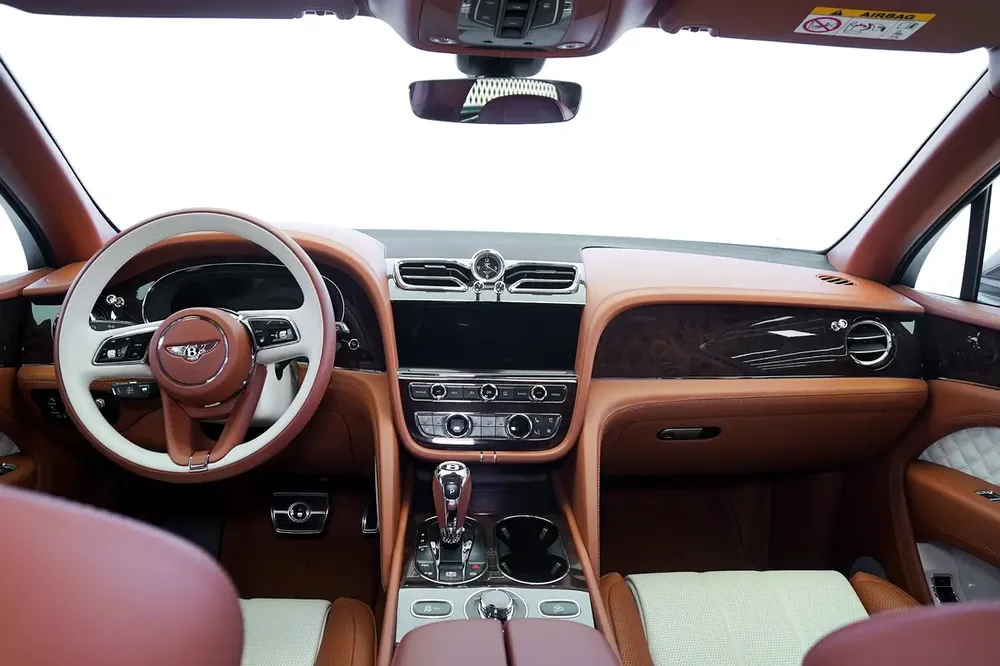 BENTAYGA V8 | TWO TONE INTERIOR | WARRANTY AVAILABLE - Image 9