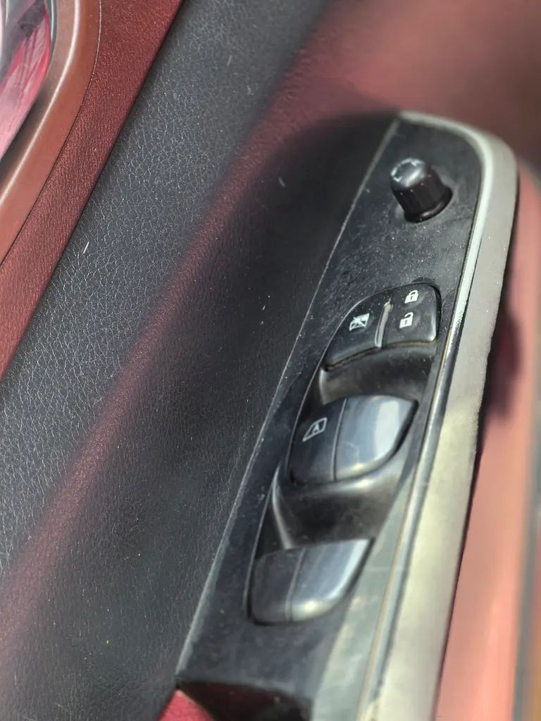 Nissan Navara 2016 Automatic Gear Double Cabin 4x4 SE GCC - Image 13