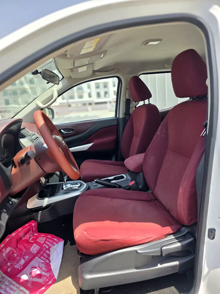 Nissan Navara 2016 Automatic Gear Double Cabin 4x4 SE GCC - Image 14