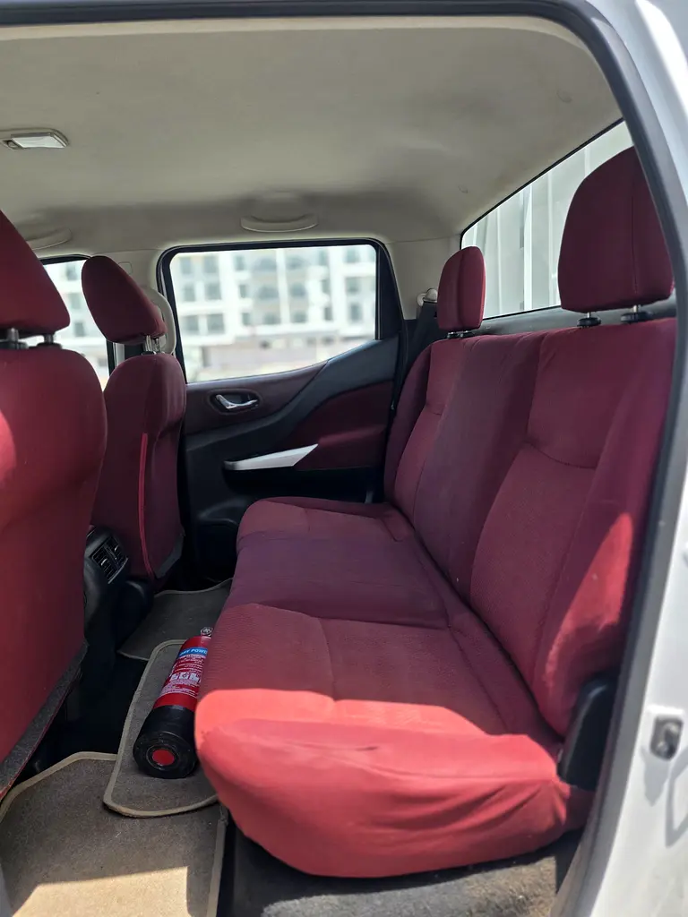 Nissan Navara 2016 Automatic Gear Double Cabin 4x4 SE GCC - Image 17