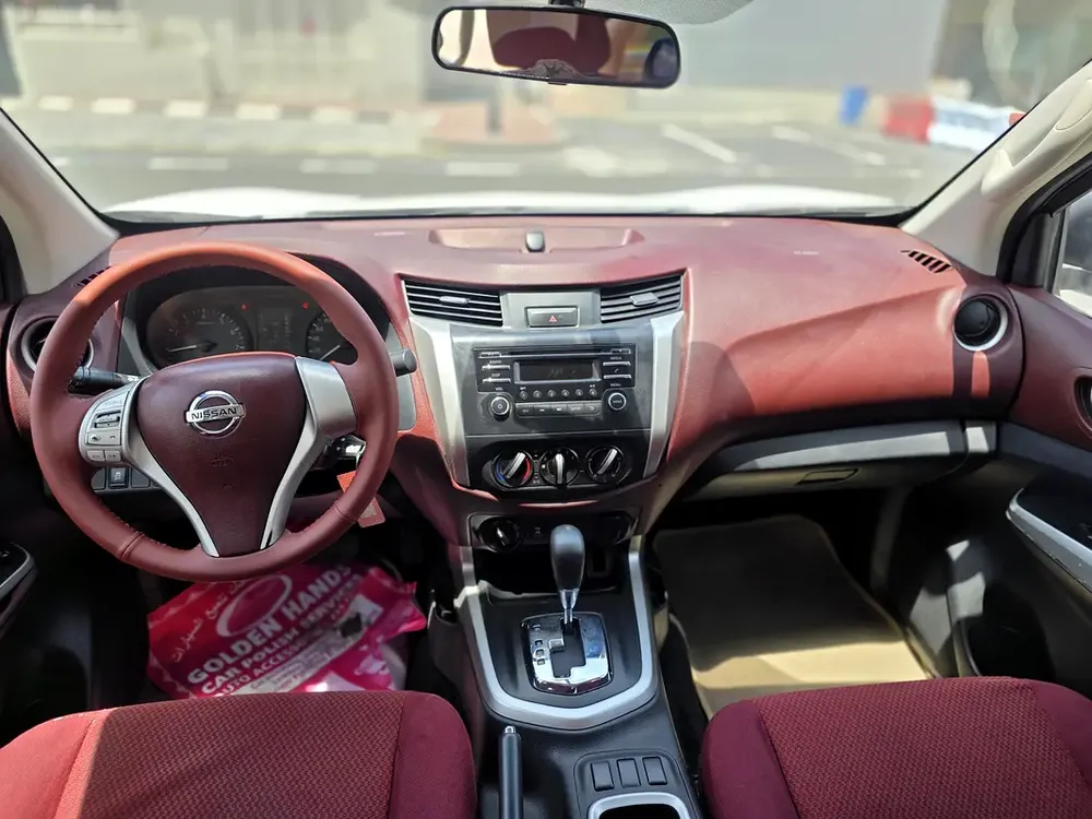 Nissan Navara 2016 Automatic Gear Double Cabin 4x4 SE GCC - Image 9