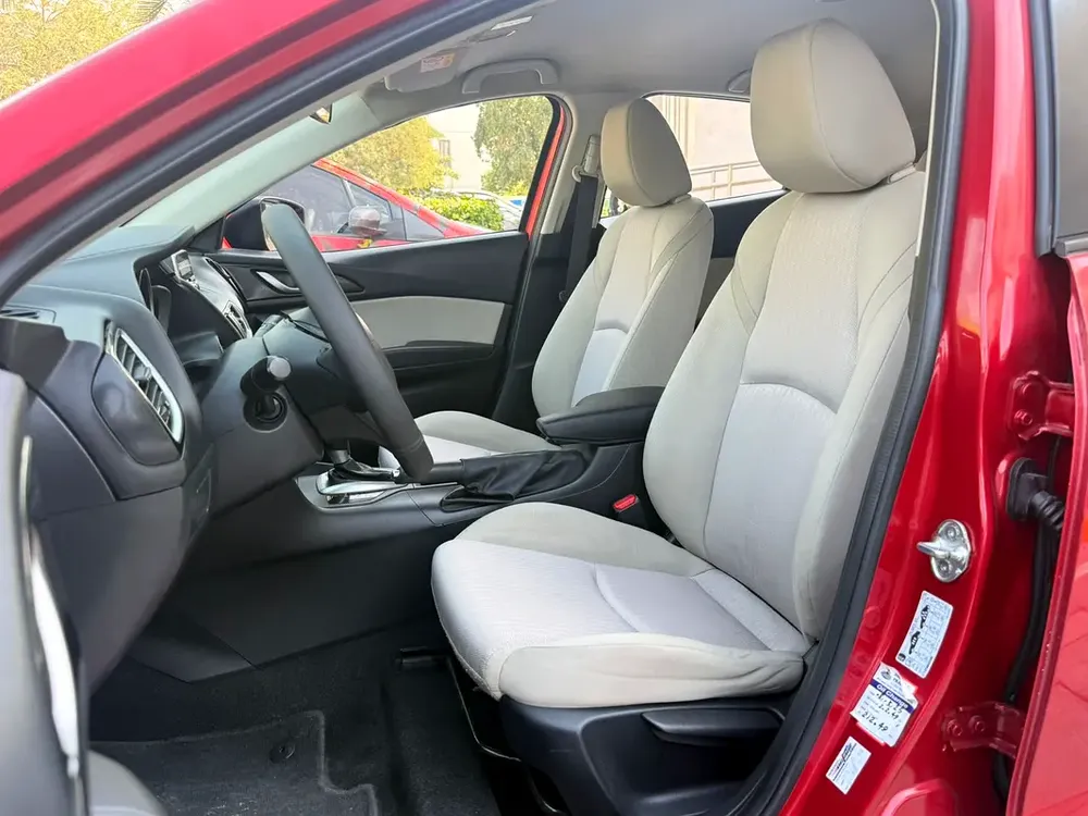 GCC 2015 Mazda 3 | Hatchback | 1.6L  4Cylinder | Excellent Condition - Image 10