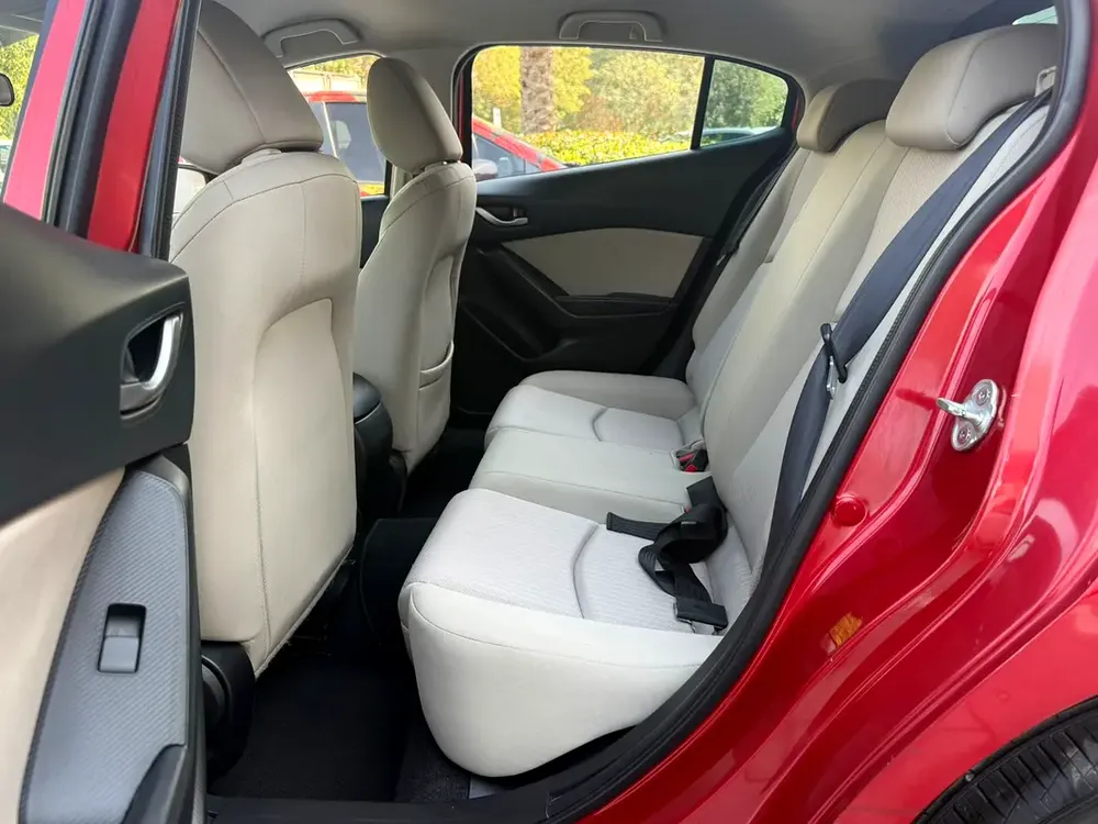 GCC 2015 Mazda 3 | Hatchback | 1.6L  4Cylinder | Excellent Condition - Image 11