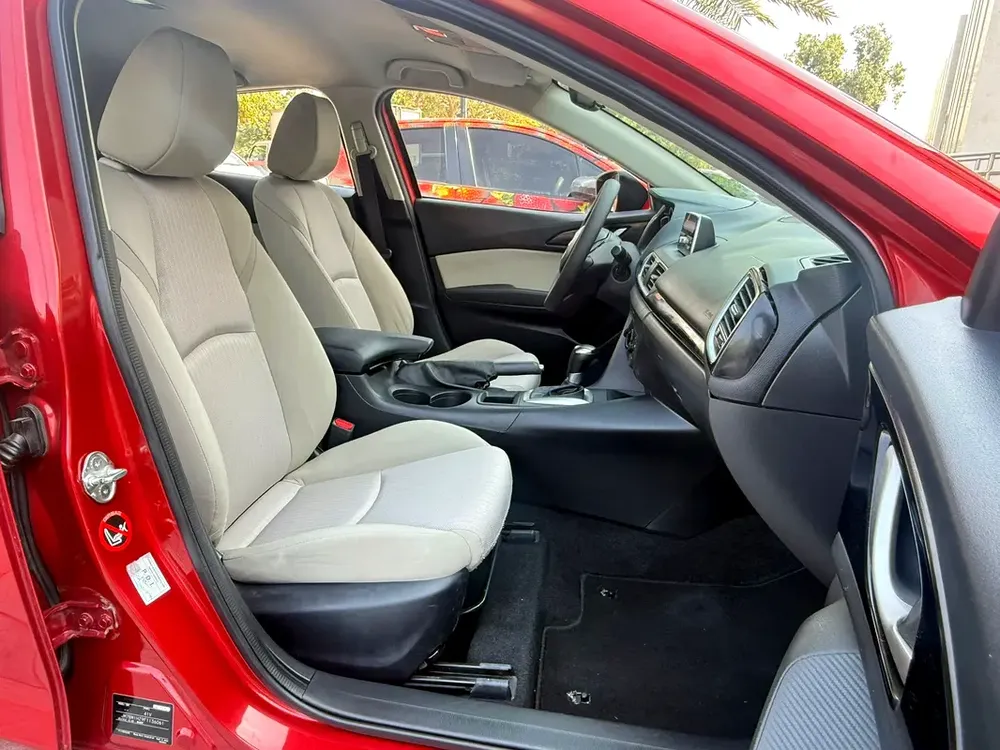 GCC 2015 Mazda 3 | Hatchback | 1.6L  4Cylinder | Excellent Condition - Image 9