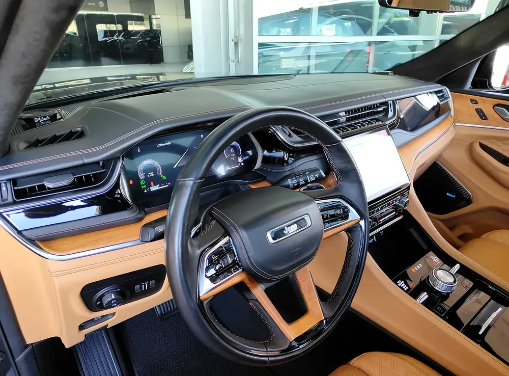 AED 2,950 P.M | 2023 Jeep Grand Cherokee 4x4 Summit | Under Warranty | GCC | - Image 12