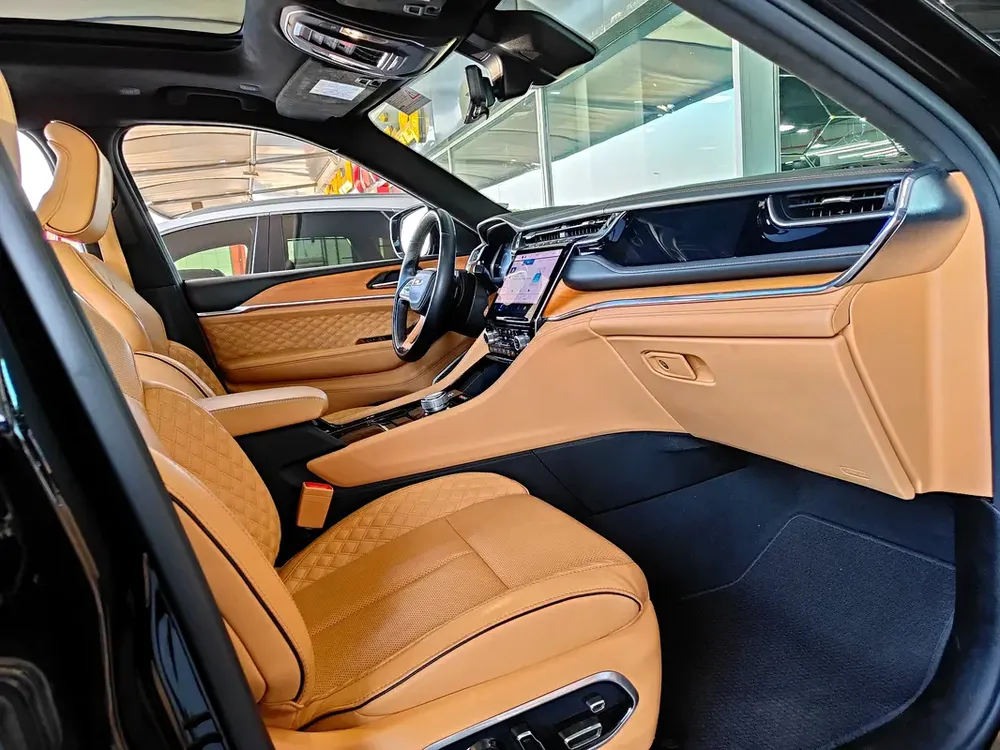 AED 2,950 P.M | 2023 Jeep Grand Cherokee 4x4 Summit | Under Warranty | GCC | - Image 14
