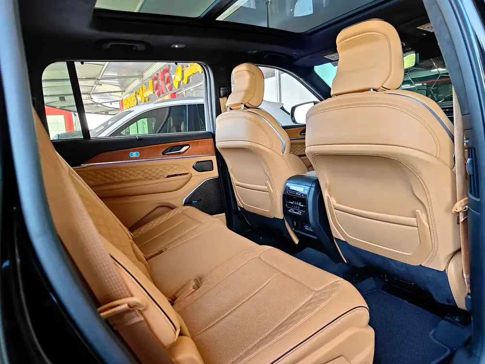 AED 2,950 P.M | 2023 Jeep Grand Cherokee 4x4 Summit | Under Warranty | GCC | - Image 18