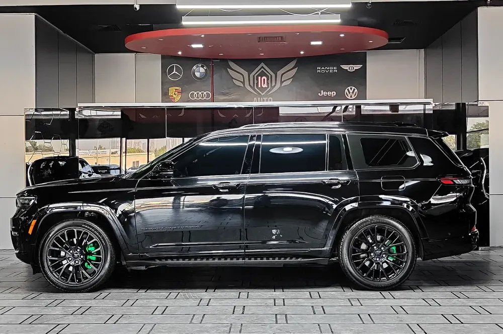 AED 2,950 P.M | 2023 Jeep Grand Cherokee 4x4 Summit | Under Warranty | GCC | - Image 8