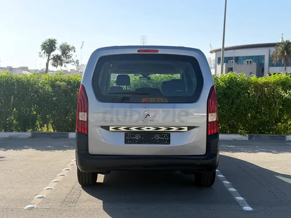 Peugeot Rifter 2022 1.5T L2 (5 Seater) GCC Specs - Image 4