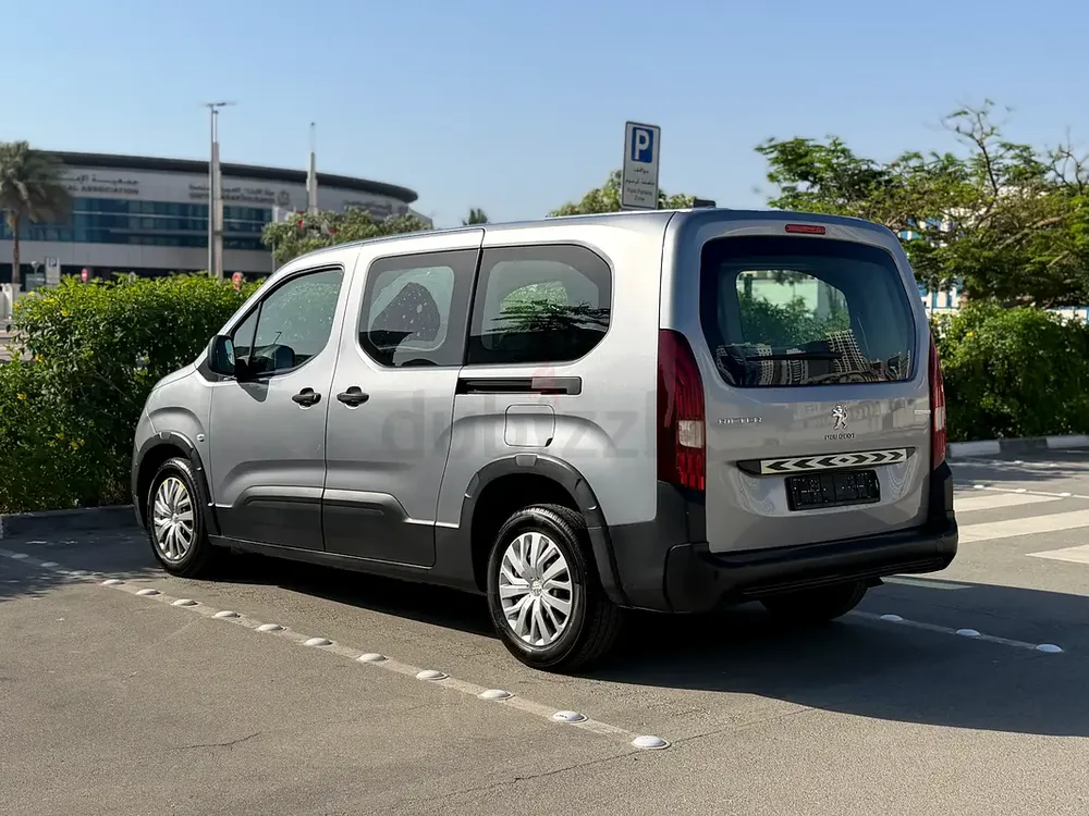 Peugeot Rifter 2022 1.5T L2 (5 Seater) GCC Specs - Image 5