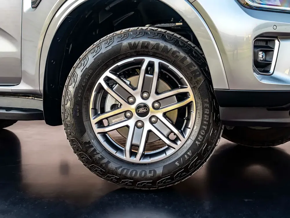 0% DOWNPAYMENT! | SAVVY-BUY | EVEREST XLT | SKIP THE 8-MONTH WAIT | WARRANTY  SERVICE PLAN - Image 8
