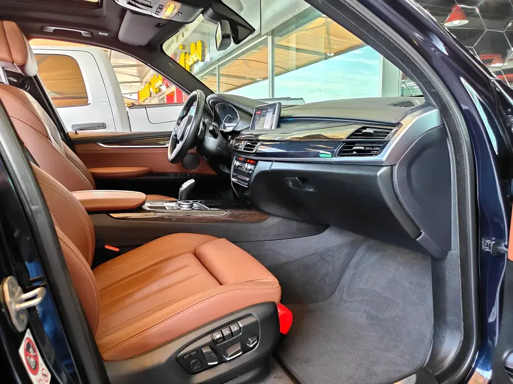 AED 2,050 P.M | 2018 BMW X5 xDrive50i M Sport | Under Warranty | GCC | - Image 15