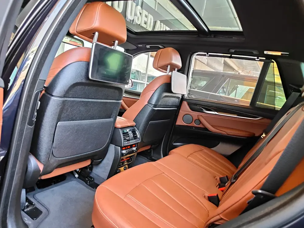 AED 2,050 P.M | 2018 BMW X5 xDrive50i M Sport | Under Warranty | GCC | - Image 17
