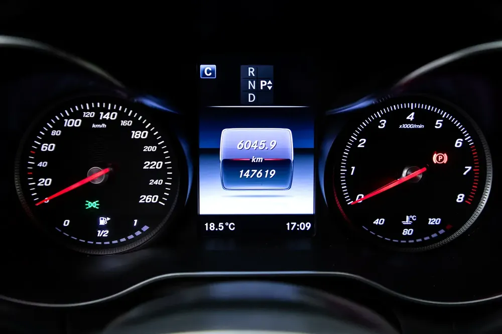 2016 Mercedes Benz C200 Coupe 2.0L | GCC Specs IN PERFECT CONDITION. - Image 11