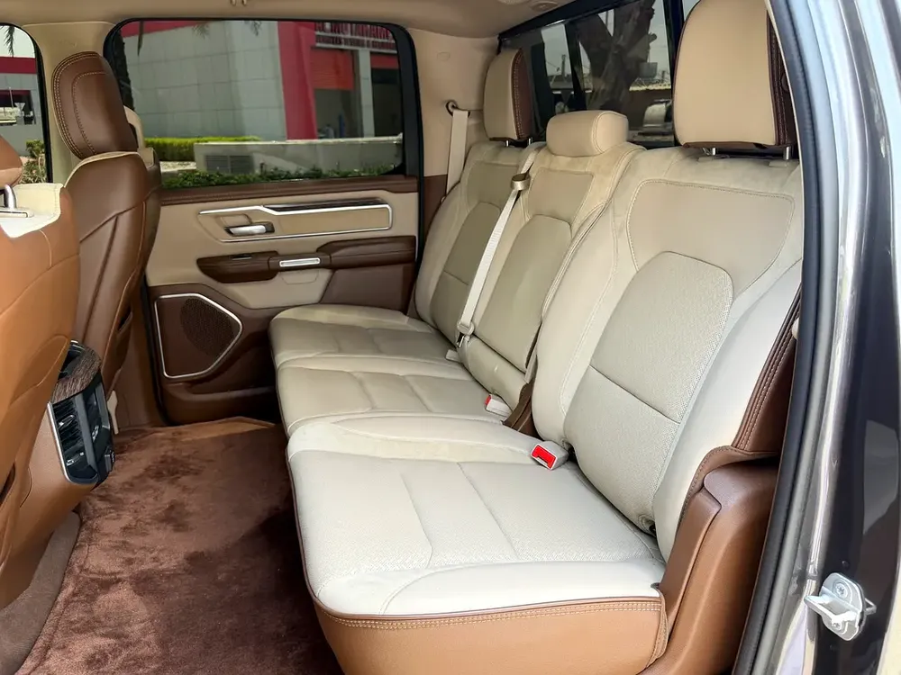 RAM 1500 Laramie Double Cab 2020 - GCC Specs - Pristine Condition - Image 9