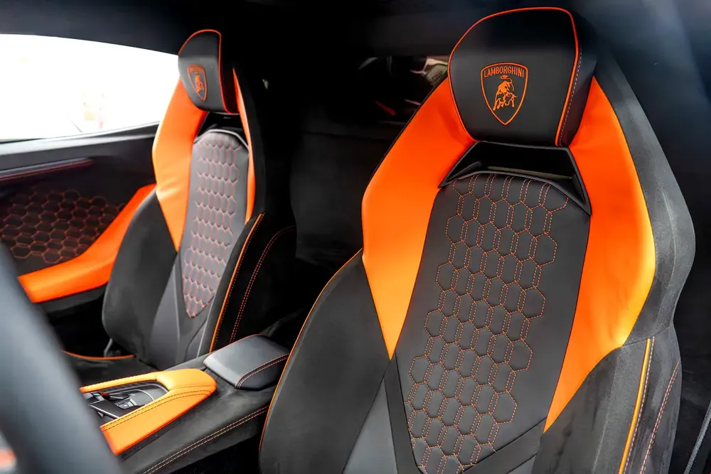 2024 LAMBORGHINI REVUELTO / HYBRID / CARBON FIBRE /  WARRANTY AND SERVICE CONTRACT - Image 11