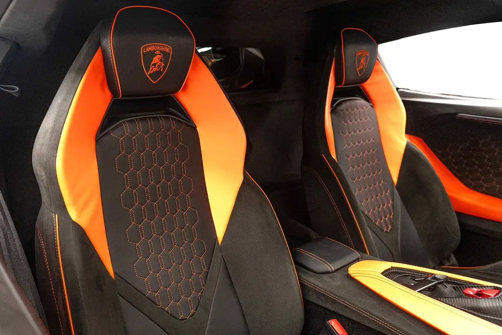 2024 LAMBORGHINI REVUELTO / HYBRID / CARBON FIBRE /  WARRANTY AND SERVICE CONTRACT - Image 12