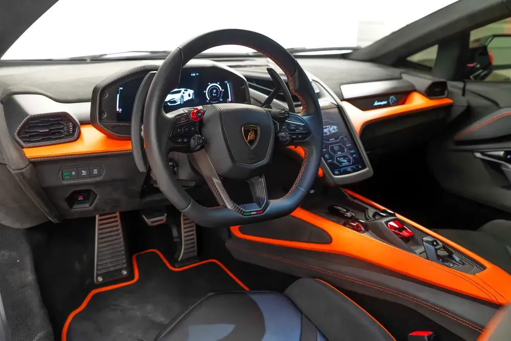 2024 LAMBORGHINI REVUELTO / HYBRID / CARBON FIBRE /  WARRANTY AND SERVICE CONTRACT - Image 8