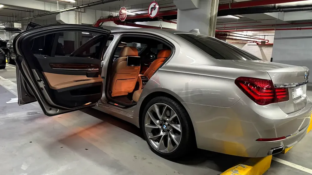 BMW 740Li 2015 | Luxury Executive Sedan | Full Options | Excellent Condition - Image 10